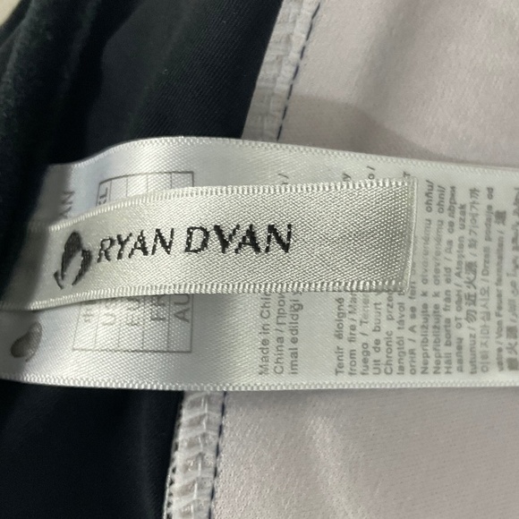 Ryan Dyan Black Halter Bikini Top size 12 Tie Neck & Back Padded Swimwear - Picture 8 of 11